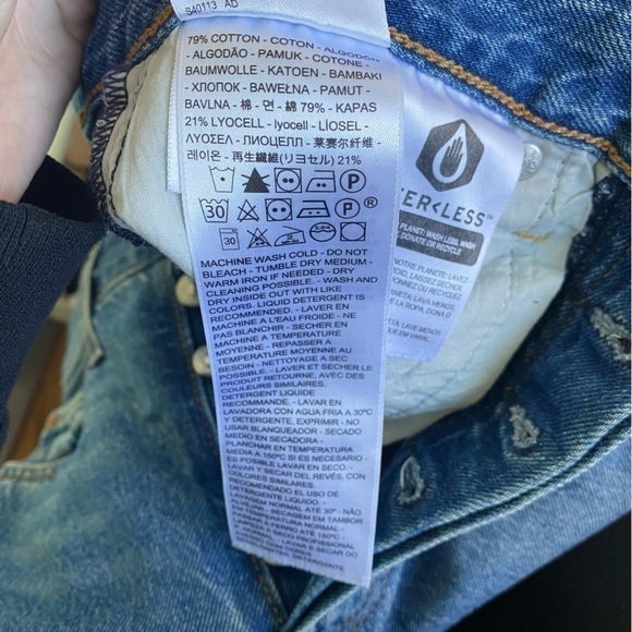 Levi’s Ribcage Straight High-Rise Ankle Jeans in Medium Wash • US 25 - Picture 7 of 10